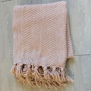 Light pink throw blanket